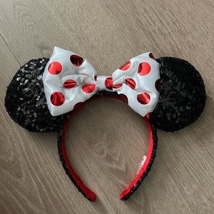 Minnie Mouse sparkle ears